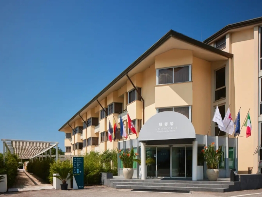 UNA HOTELS ****